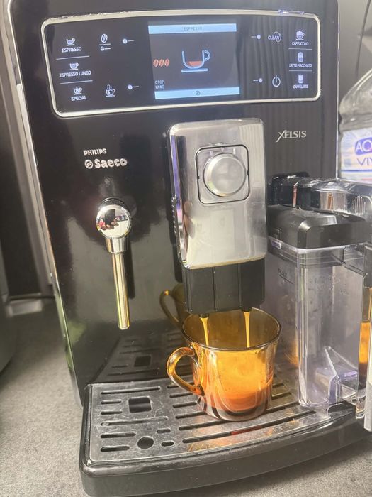 Кафеавтомат Saeco Xelsis HD8943 – Премиум клас, Отлично състояние