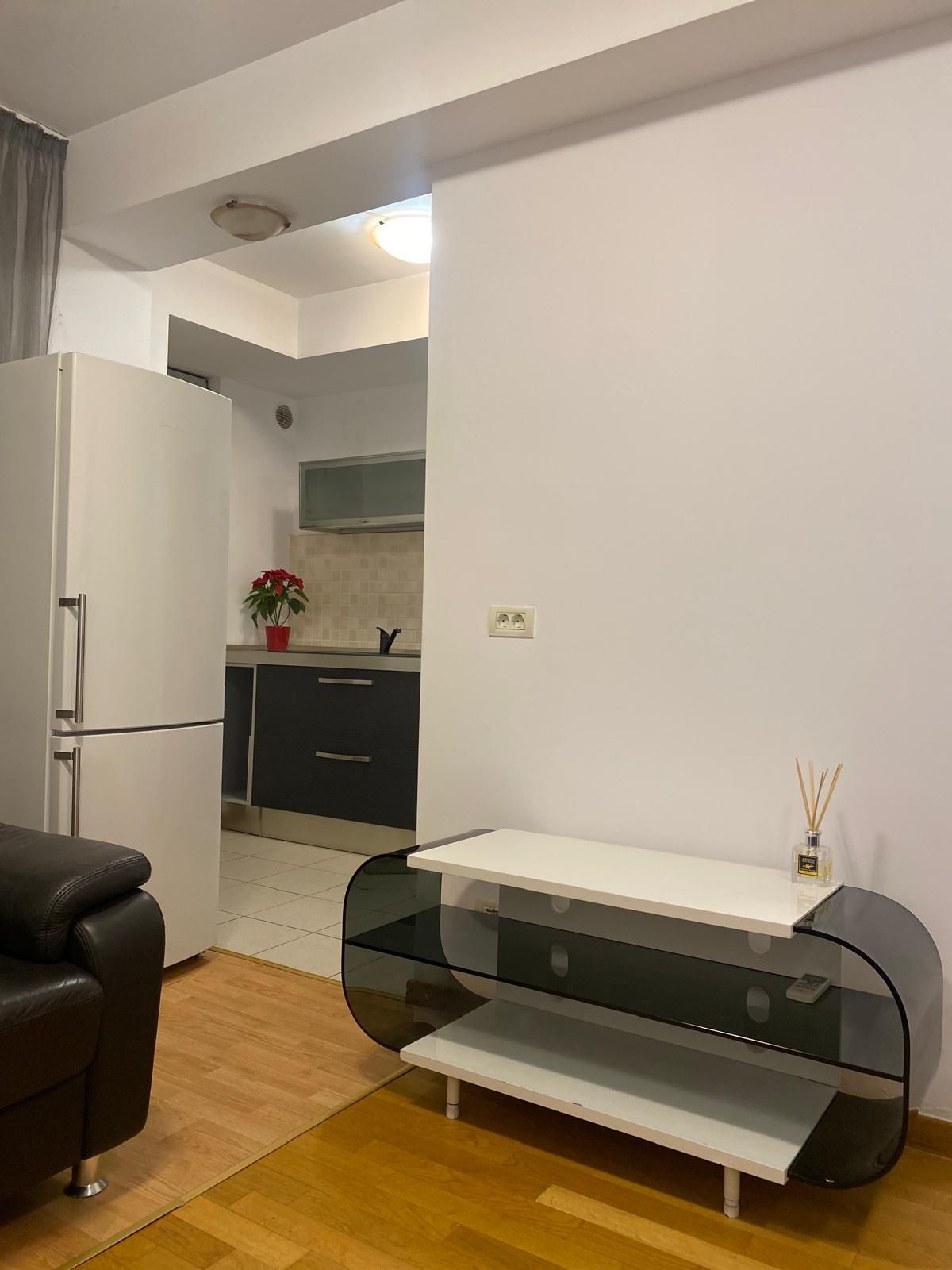 Închiriez apartament 2 camere COMPLEX RING