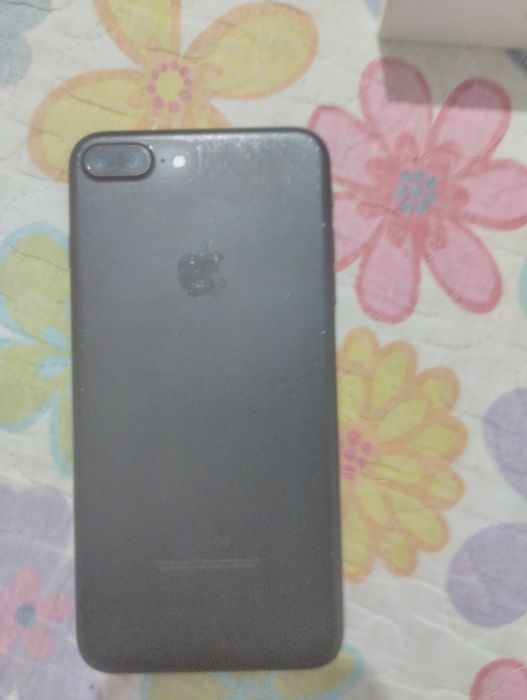 Айфон 7+ продаётся срочна!