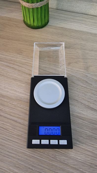 Cântar electronic de laborator cu 3 zecimale