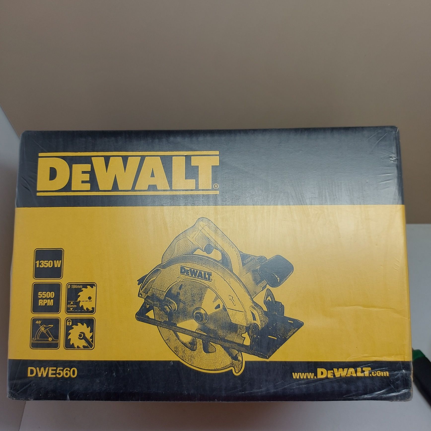Циркуляр DeWALT DWE560-QS (1350W/65mm)