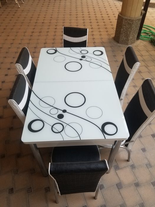 Продаётся стол стулья на 6 персон