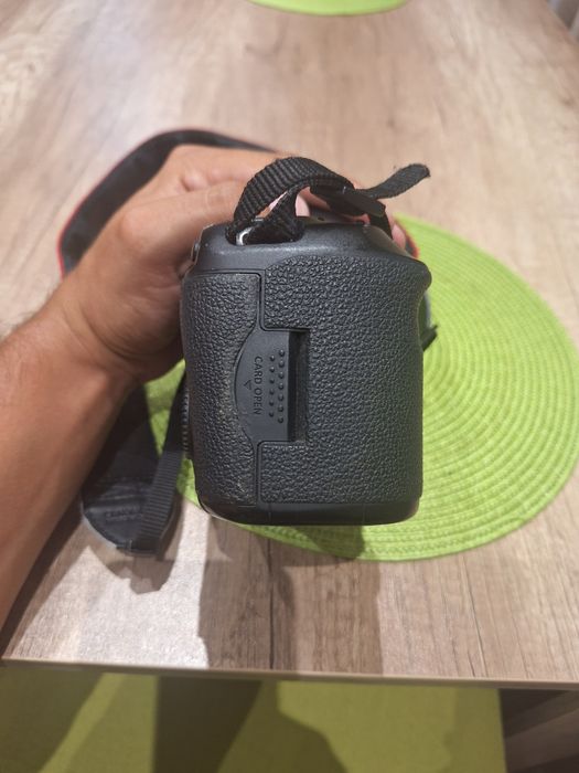 Продавам Canon 5D MarkIII