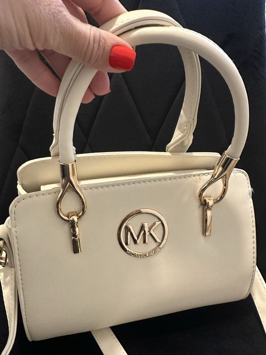 Geanta Mk,stare foarte buna,culoare bej ,nu incape A4