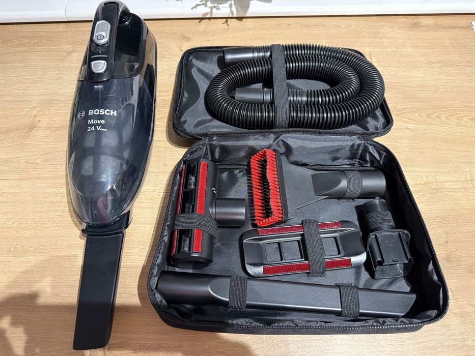 Aspirator de mana Bosch + set accesorii