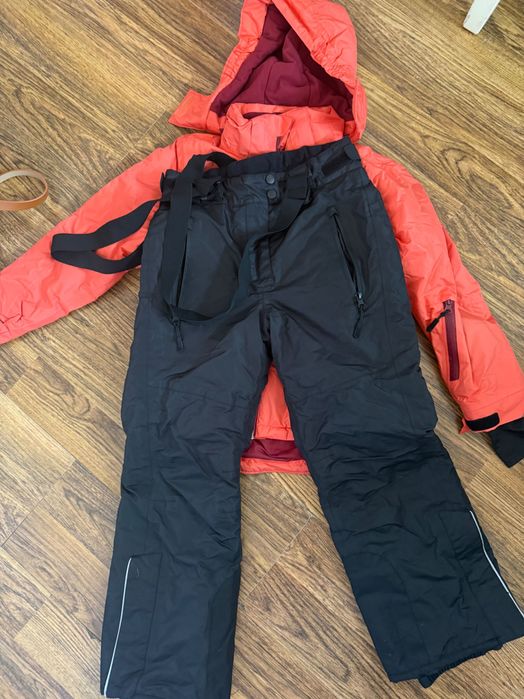 Детски ски екип.Размер 134-яке,долно 140