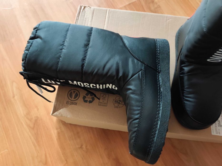 Дамски ботуши апрески Moschino