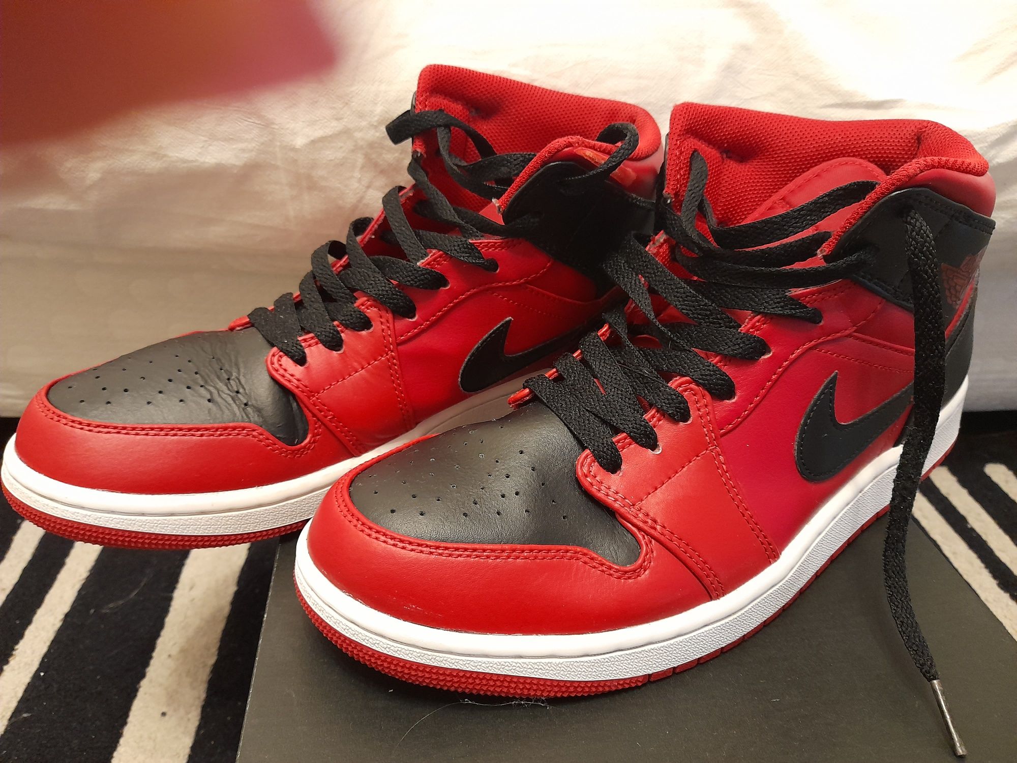 Jordan 1 mid reverse bred номер 44