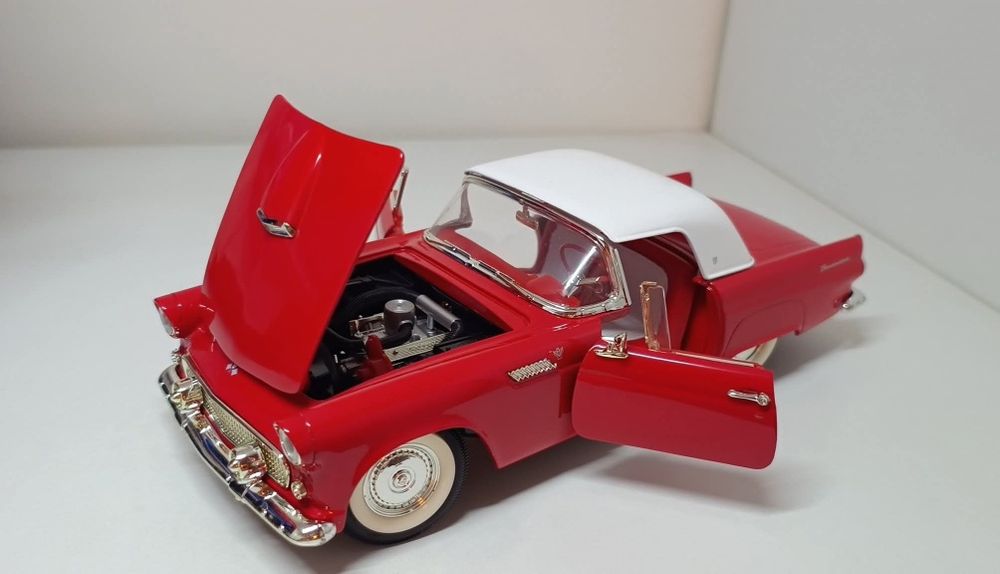 Machetă Ford Thunderbird 1/18 Revell