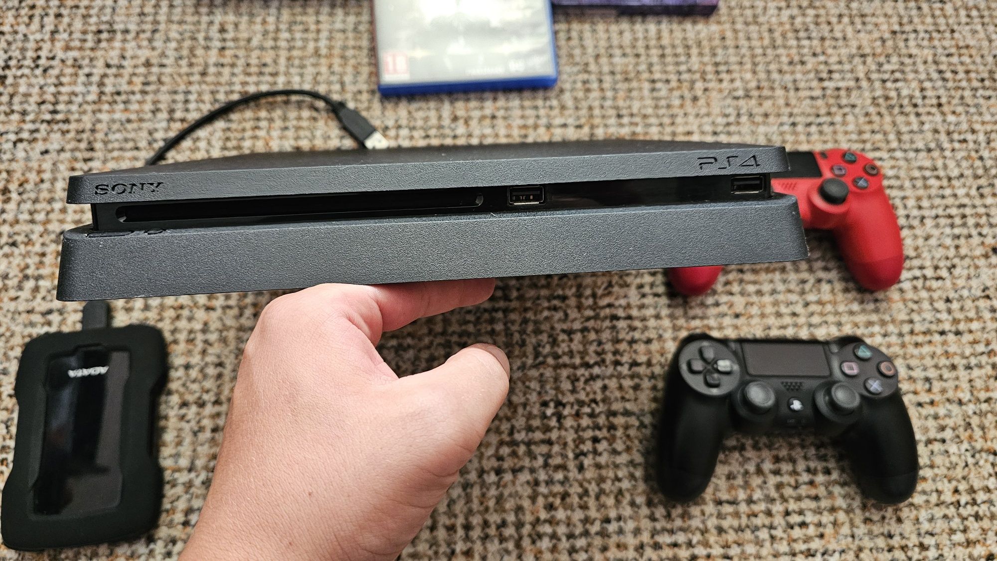 Спешно! Playstation 4 Slim 500gb + 1TB Hard drive+ 6 игри + 2 джойстик