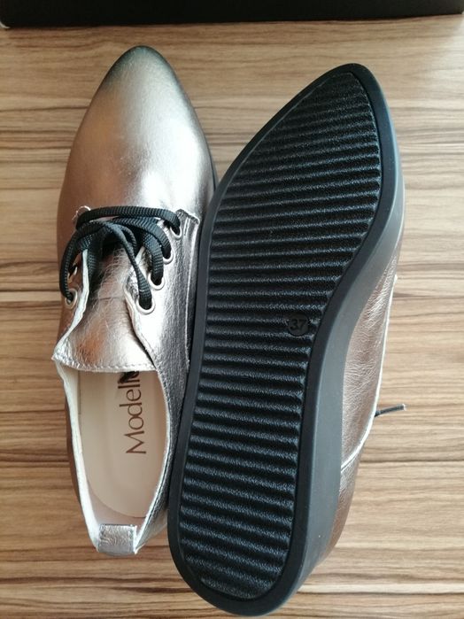 Нови дамски обувки и боти