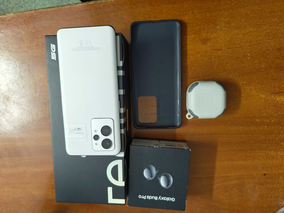 Realme GT2 Pro + Samsung Buds Pro