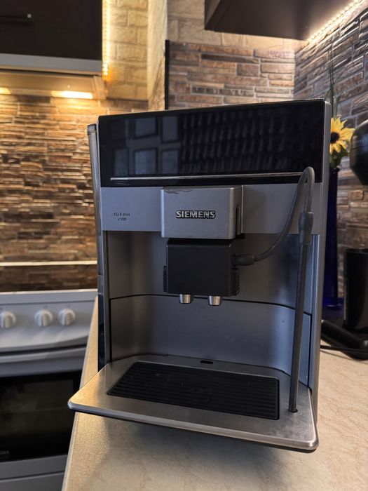 Siemens EQ.6 Plus S100 – автоматична кафе машина, перфектно състояние!