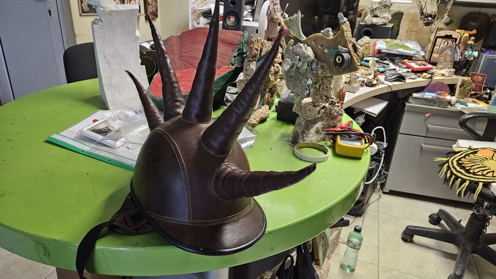 Шапка кожена атрактивна