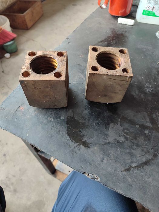 Двуколонен подемник