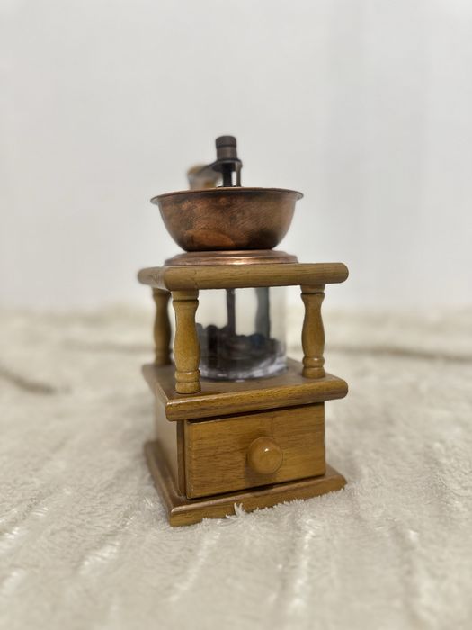 Ручная кофемолка - мельница (дерево)