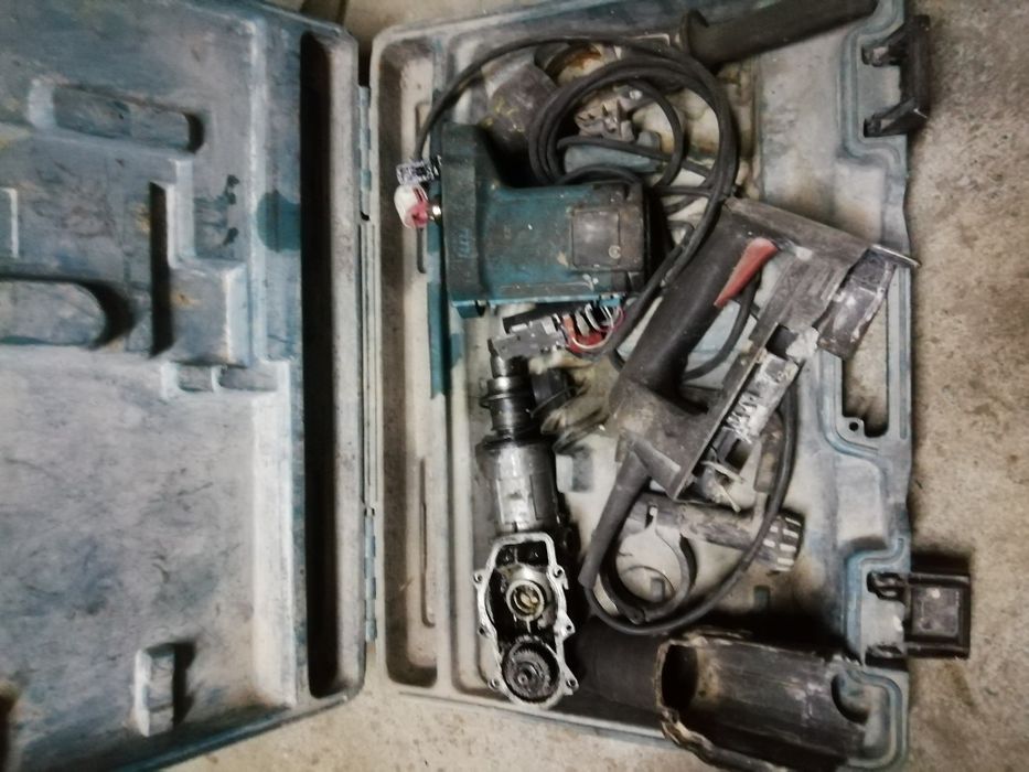 Rotopercutor makita hr2000c defectă , lucrări de instalații