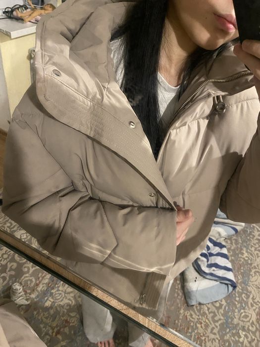 Куртка новая, подарили. Могу уступить. Город Астана