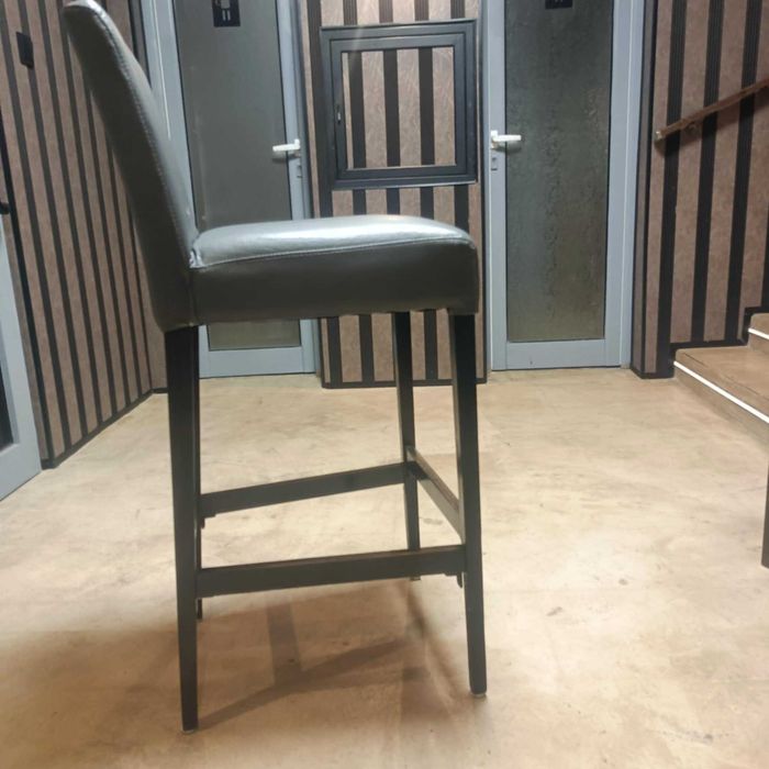 Бар столове дърво и кожа