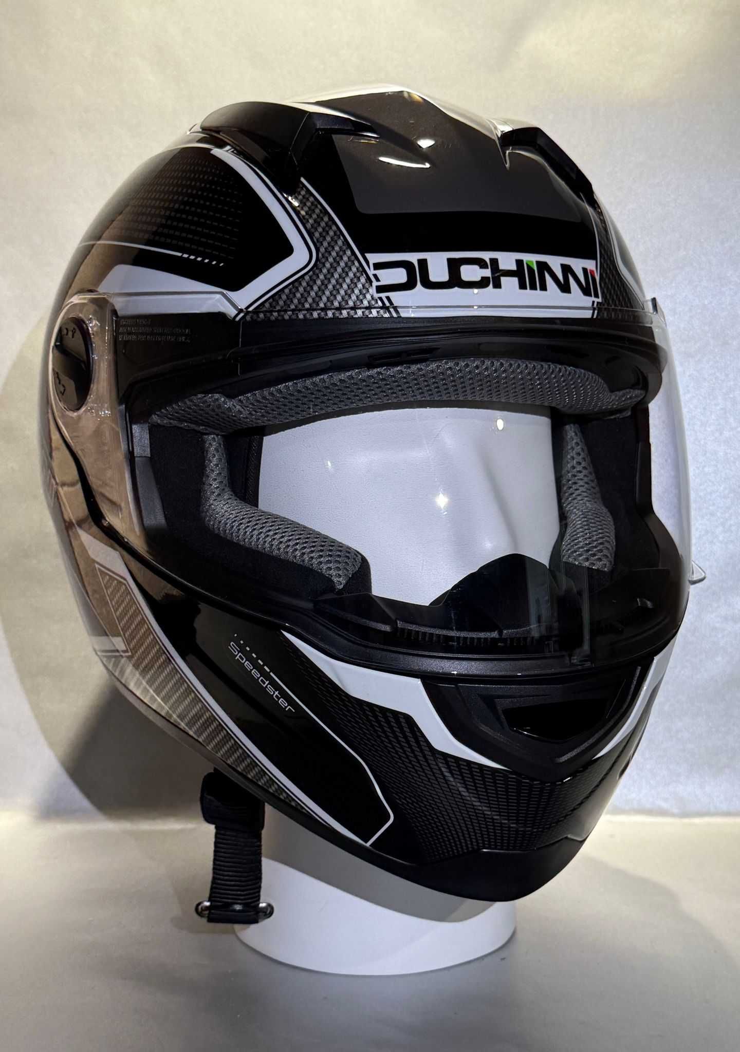 /НАМАЛЕНА/ Каска за мотор DUCHINNI D811 GLOSS BLACK размер M