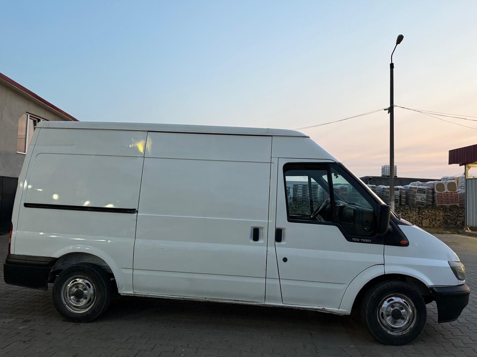 Vând Ford Transit