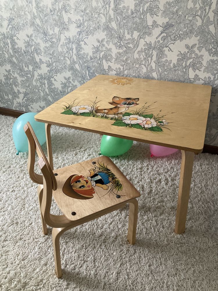 Детский столик и стульчиком