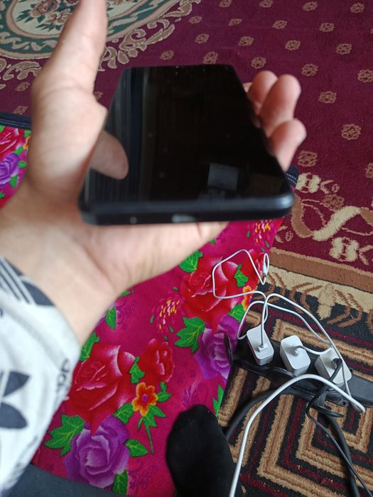 Redmi A3 xolati yaxshi 128ga 6 xotira