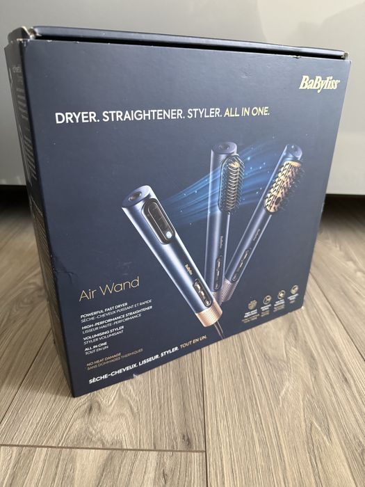 Perie / Uscator BaByliss Aer Cald . Produsul este NOU / La Cutie
