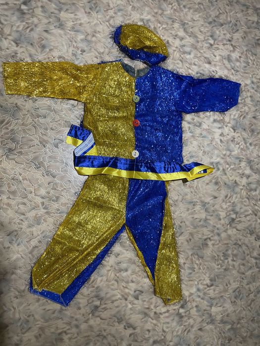 Продам костюм новогодний на 6,7,8 лет примерно