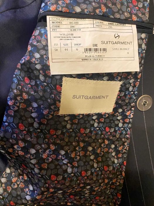 2-х бортный черный в полоску турецкий костюм на выпускной