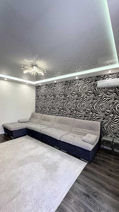 Дава се под наем Тристаен апартамент в София, Център - 90 кв.м за 561 € - Снимка #2