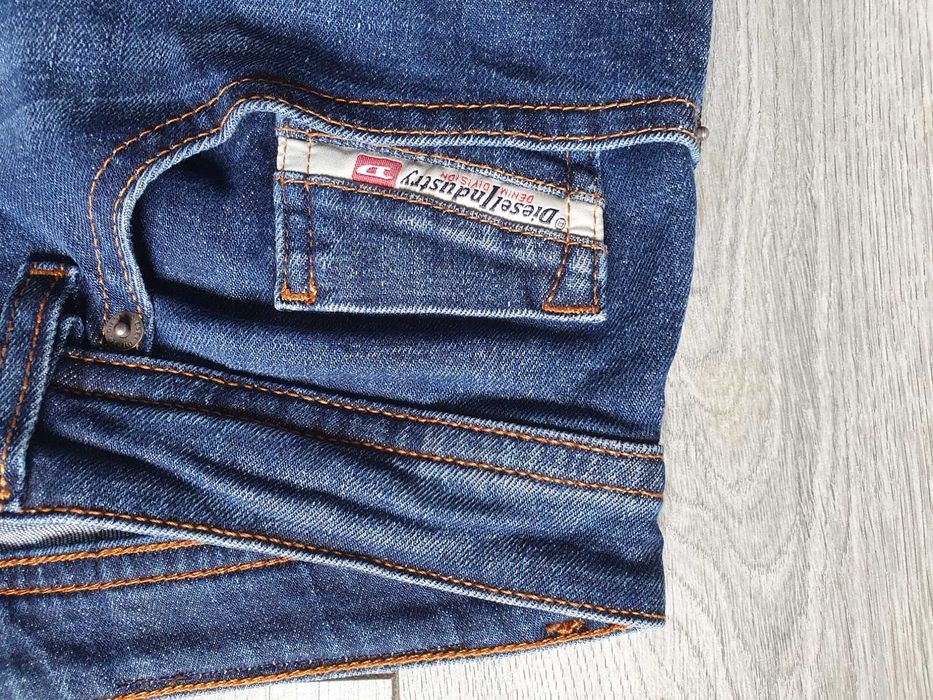 Blugi DIESEL (Slim Tapered) - Marime 33 (Talie 90 cm)