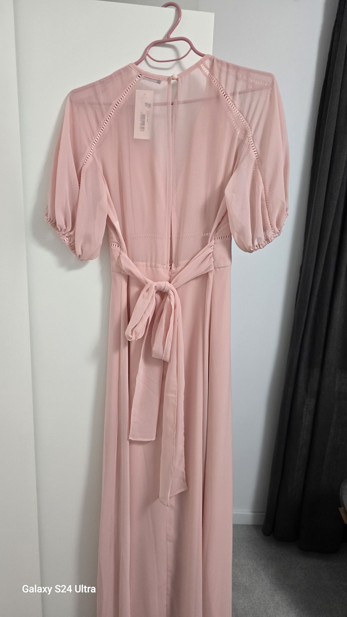 Rochie noua, lunga , cu fermoar pe spate.