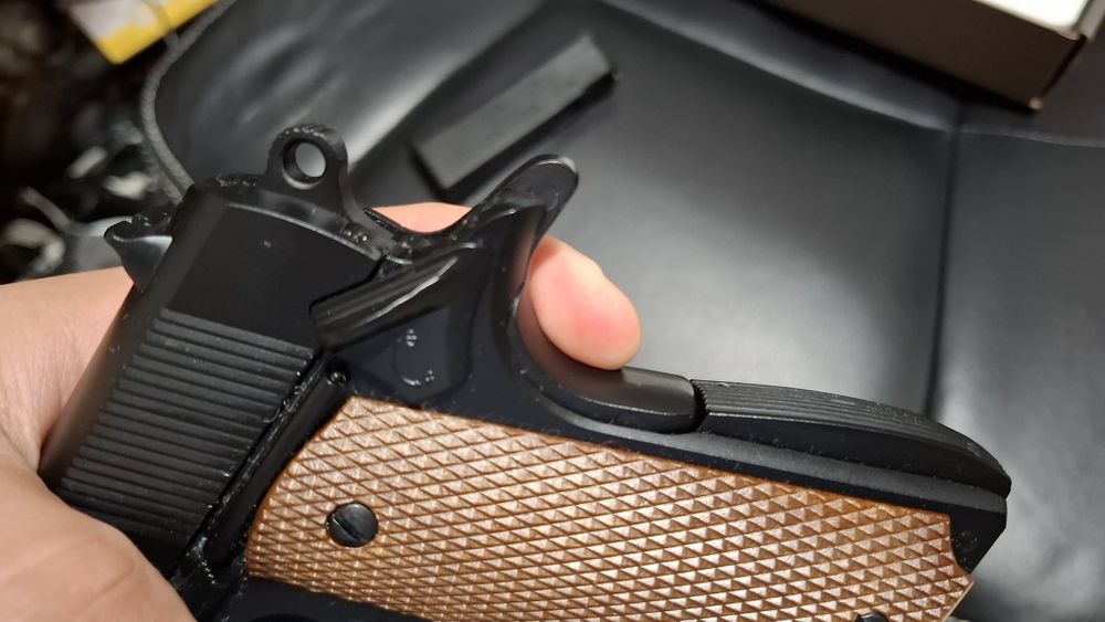 Replica airsoft Colt 1911  pe arc full metal.