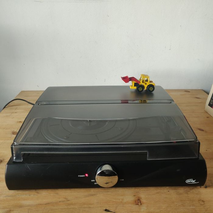 Pick up / Elta germany -preamplificator incorporat-boxe incorporate