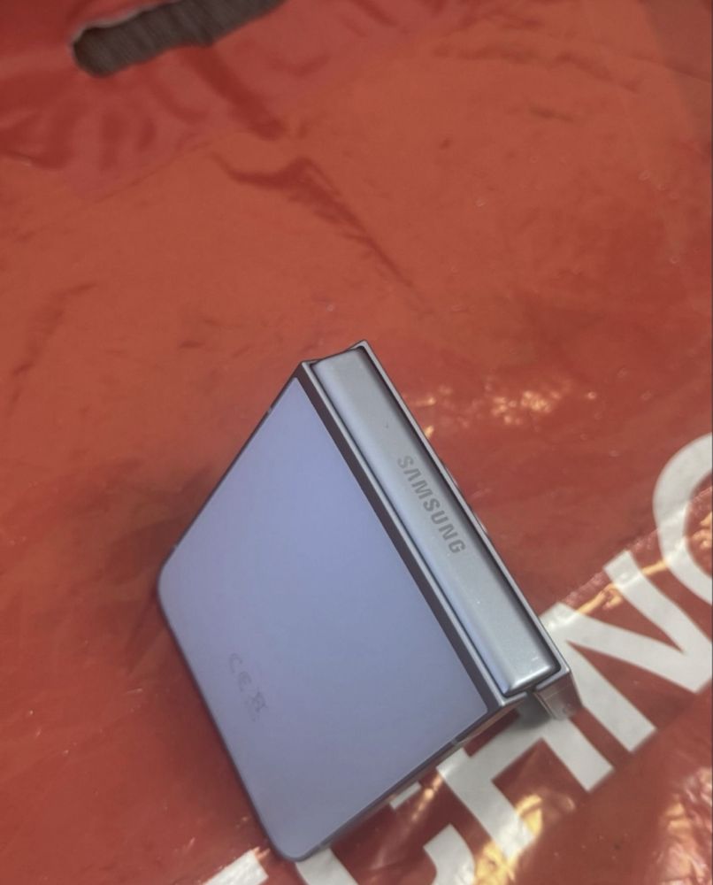КАТО НОВ 512GB Samsung Z Flip 6 Гаранция Technopolis 2026 г. Blue