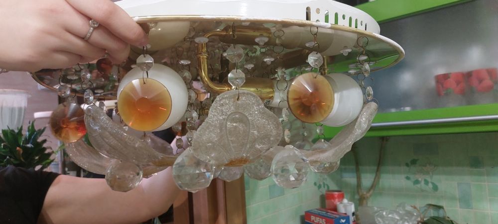 Продам люстру дешево