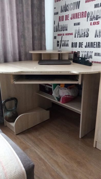 продам угловой компьютерный стол