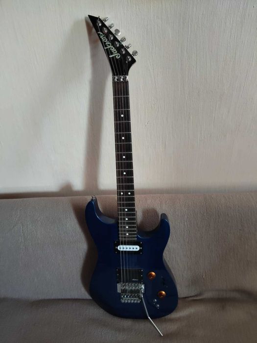 Chitară Bass Yamaha și Chitară electrică Jackson