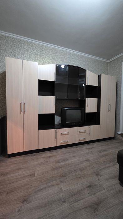 Шкаф-стенка в хорошем состоянии