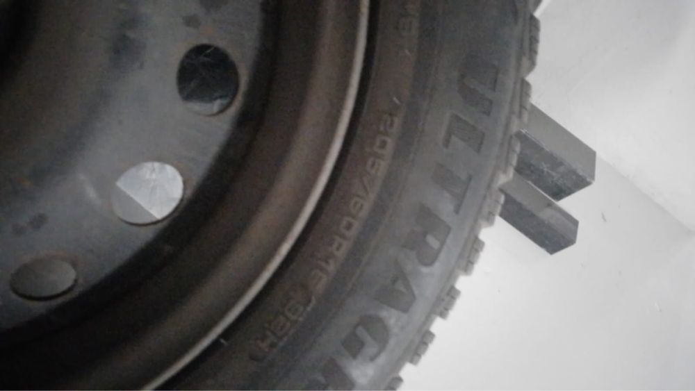 Anvelope de iarna 205/60 r16