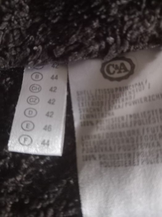 Vând haină maro închis cu imprimeu