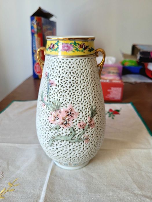 Vaze vintage lemn cinabru / cinabar sau portelan perforat