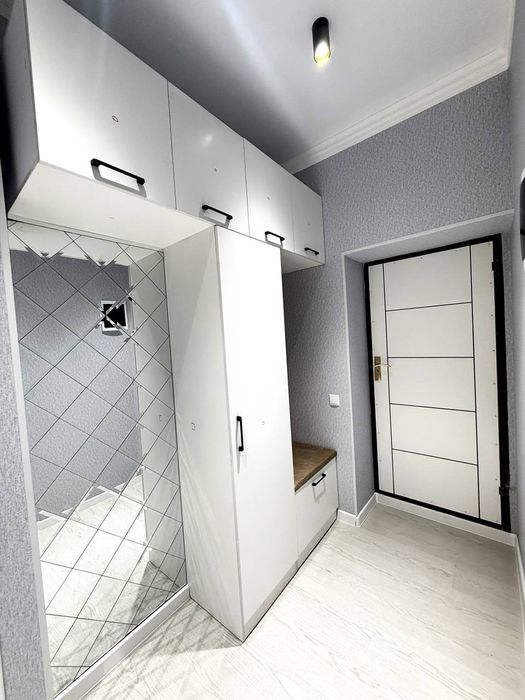 Янги домдан тамирланган 2 хонали 2 каватдан квартира сотилади 5 микрн