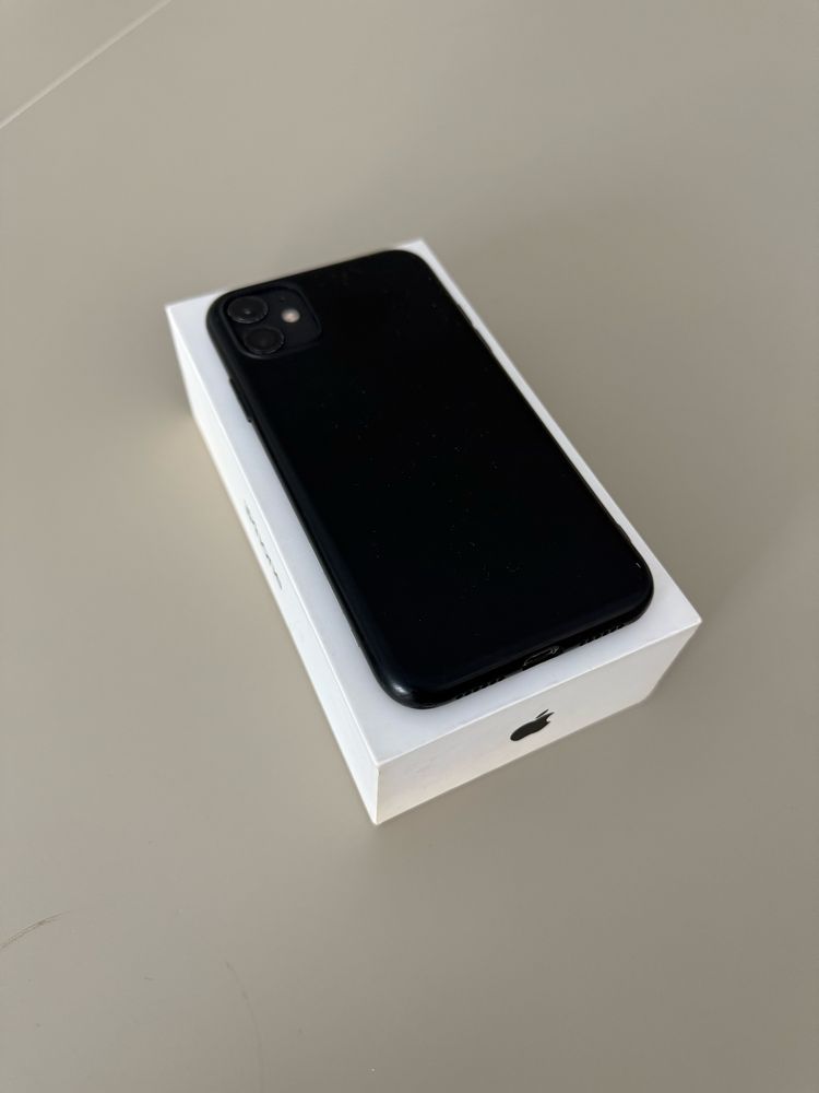 Iphone 11 64 GB - stare foarte buna - baterie 90%