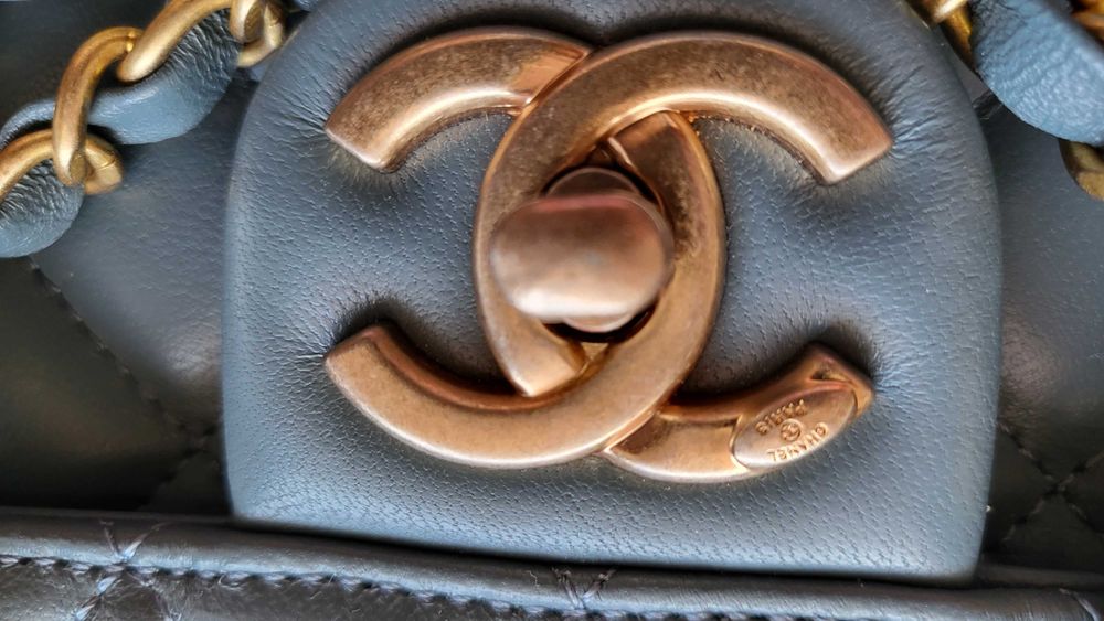 Chanel -естествена агнешка кожа,нова дамска чанта