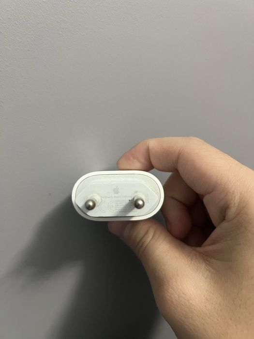 Продам адаптер на айфон оригинал