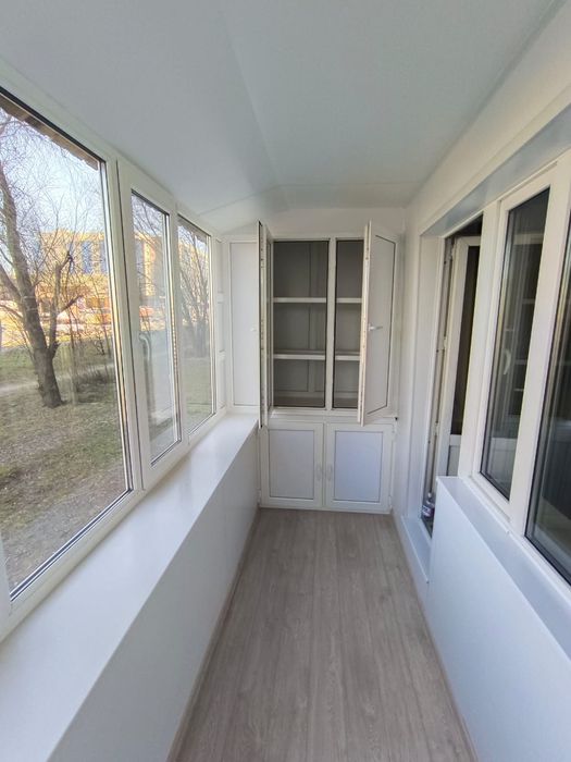 Пластиковые балконы.Откос Остекление балкона.Окна.Обшивка балкон