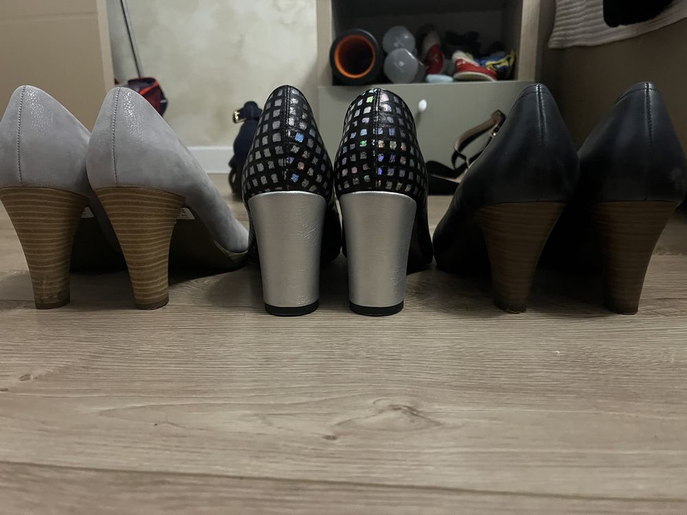 Pantofi cu toc patrat