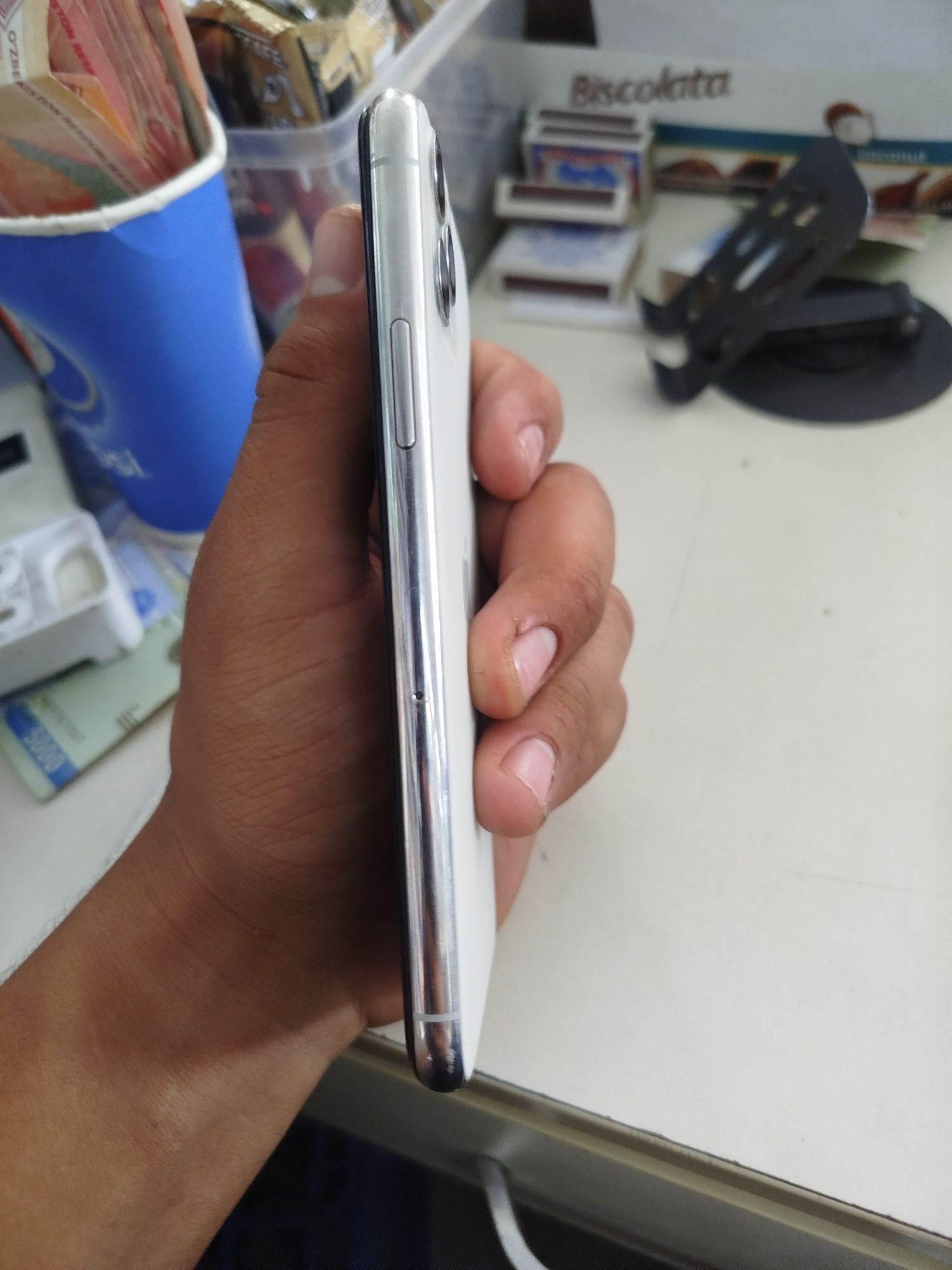 Iphone 11 pro  64 tali yomost 73